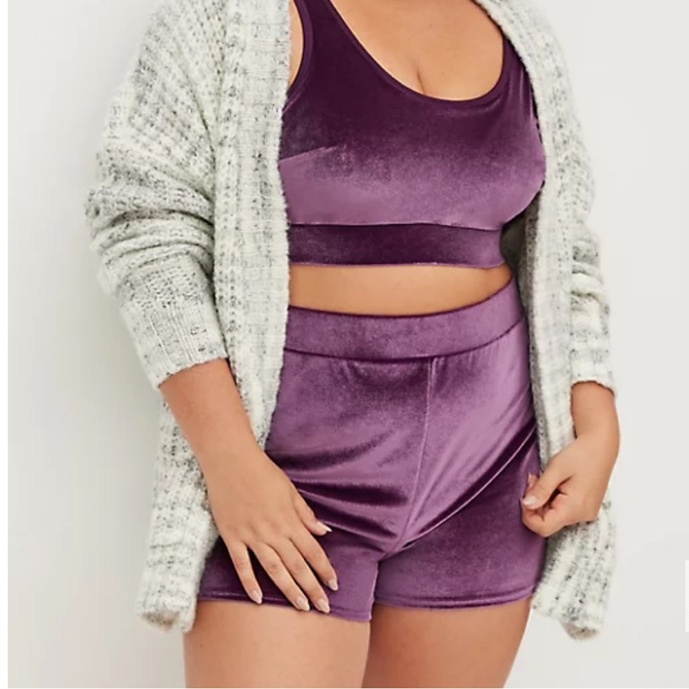 NWT TORRID 2 PIECE VELOUR LOUNGE SET W/ CROPPED TANK,HIGH RISE SHORTS - Picture 2 of 10